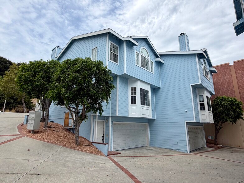 Building Photo - 2350 Foothill Blvd
