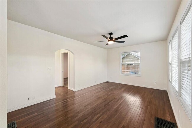 Building Photo - 4801 W Irving St