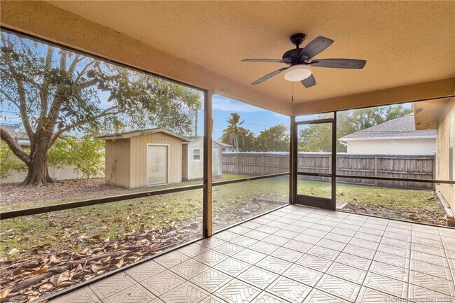 Building Photo - 252 NW Lincoln Ave