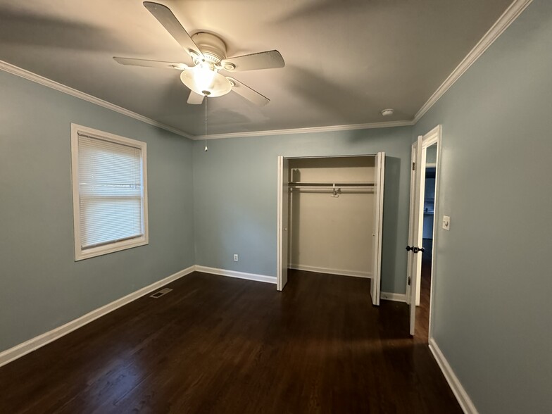 Building Photo - 3494 Maryvale Dr