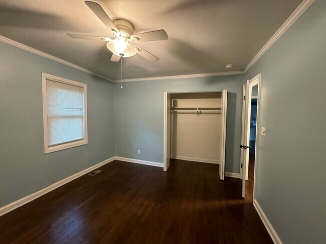 Building Photo - 3494 Maryvale Dr