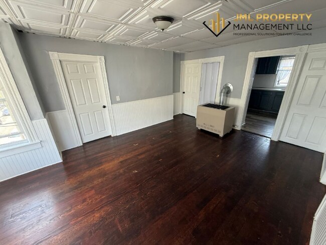 Building Photo - 47 Bogle St