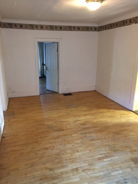 Family room view - 846 McKinley St