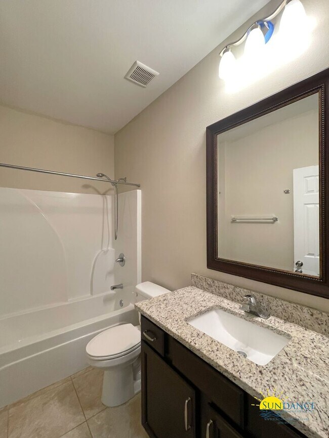 Building Photo - Pristine 3 Bedroom Home in Mary Esther!