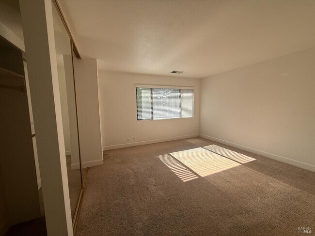 Building Photo - 1818 London Dr
