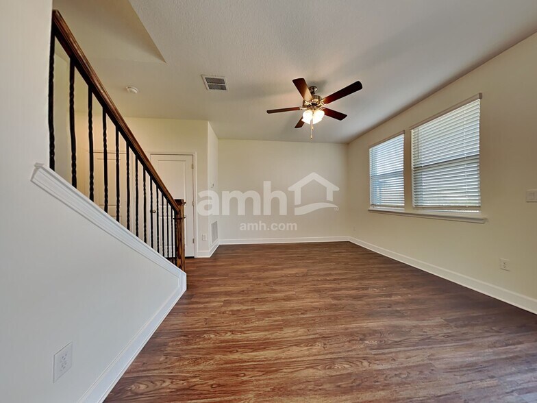 Building Photo - 1215 Tan Tara Trail