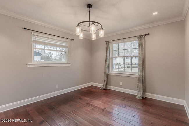 Building Photo - 1549 Montrose Ave E