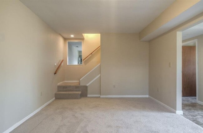 Building Photo - 550 Colhoun| Move In Ready!