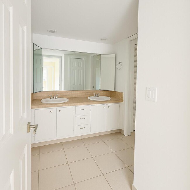 Building Photo - 238 Lake Arbor Dr