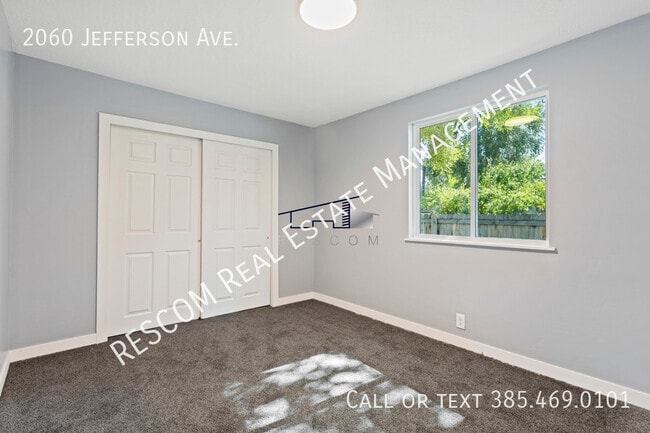 Building Photo - 2060 Jefferson Ave