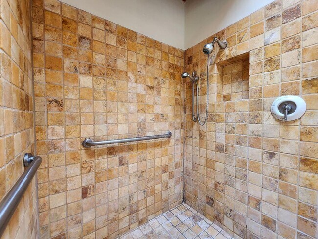 Building Photo - 4 Palentine Rd