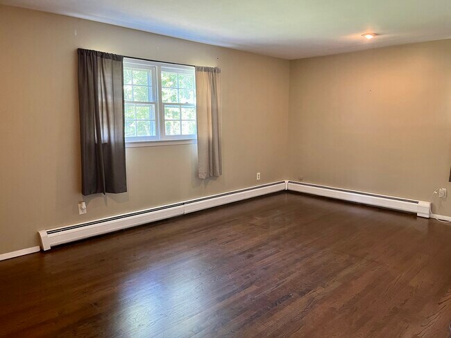 Building Photo - 88 Towerview Dr