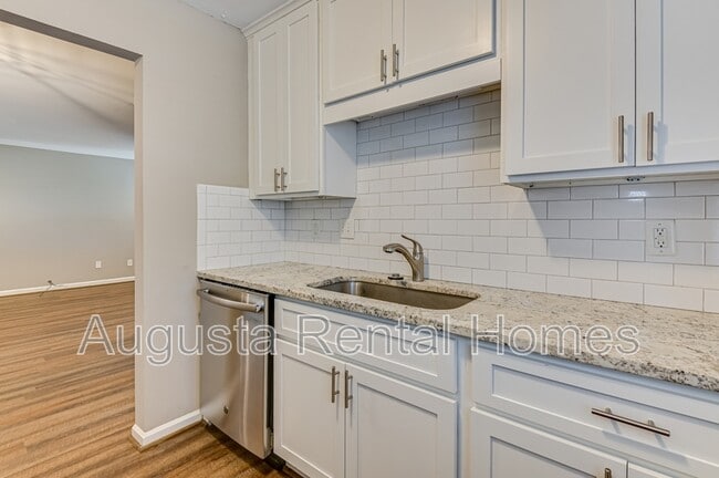 Building Photo - 1402 Johns Rd