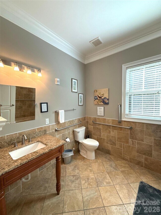 Building Photo - 13931 Thompson Rd