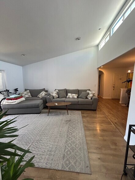 Building Photo - 5055 Collwood Blvd