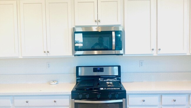 Building Photo - Beautiful Two Story Home in the Olivewood ...