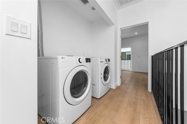 Building Photo - 1376 Edgecliffe Dr