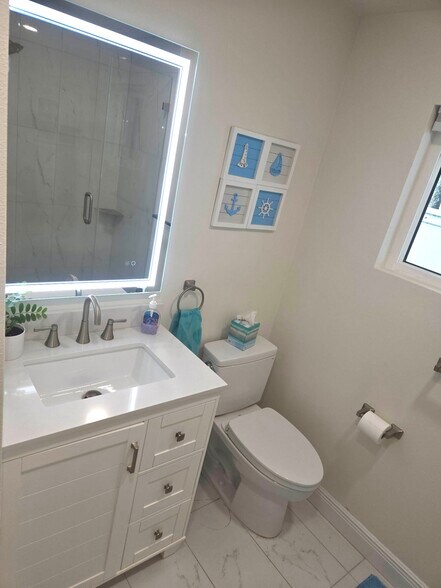 Building Photo - 877 Bruce Ave