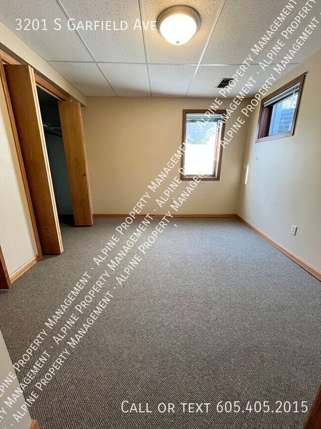 Building Photo - 3201 S Garfield Ave