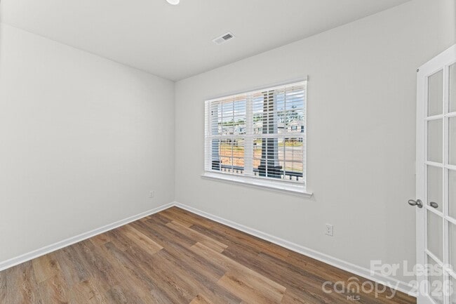 Building Photo - 204 Calvin Crk Dr