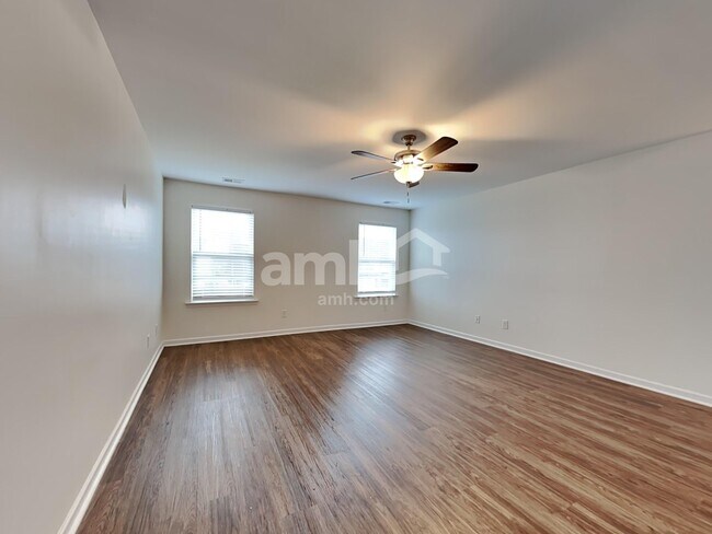 Building Photo - 614 Redbud Ln