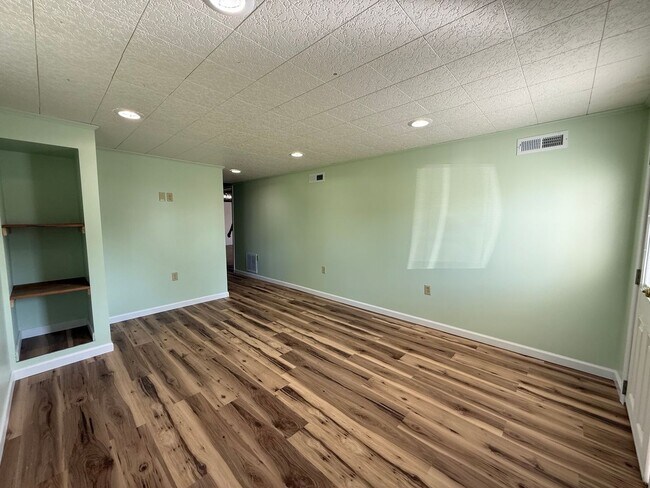 Building Photo - 3 Bedroom 1.5 Bathroom Home Located in Greeneville, TN