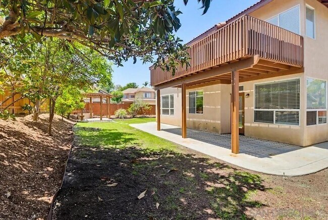 Building Photo - 1100 Corrales Ln