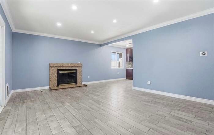 Building Photo - 10380 Hole Ave