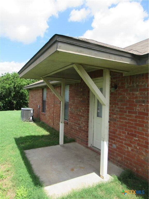 Building Photo - 3903 Hitchrock Dr