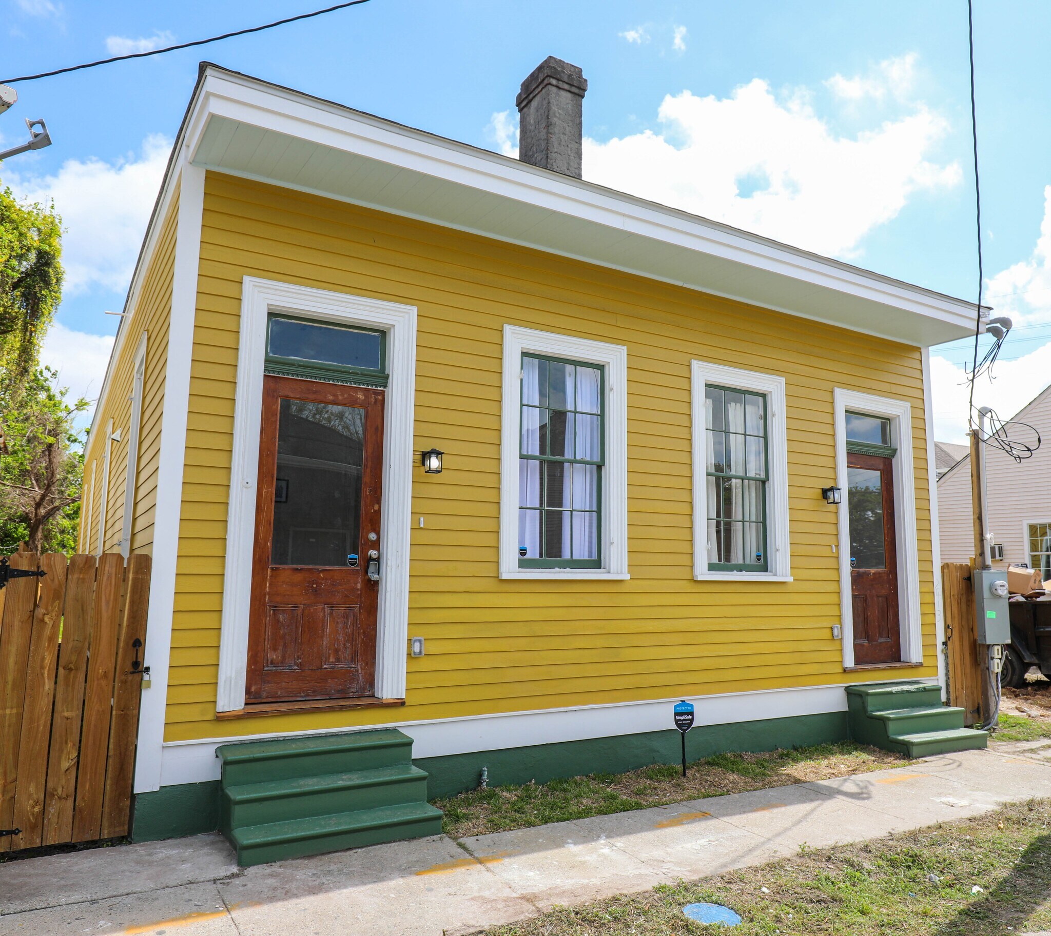 Building Photo - 2413 1st St