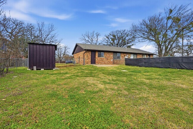 Building Photo - 1116 Hanover St