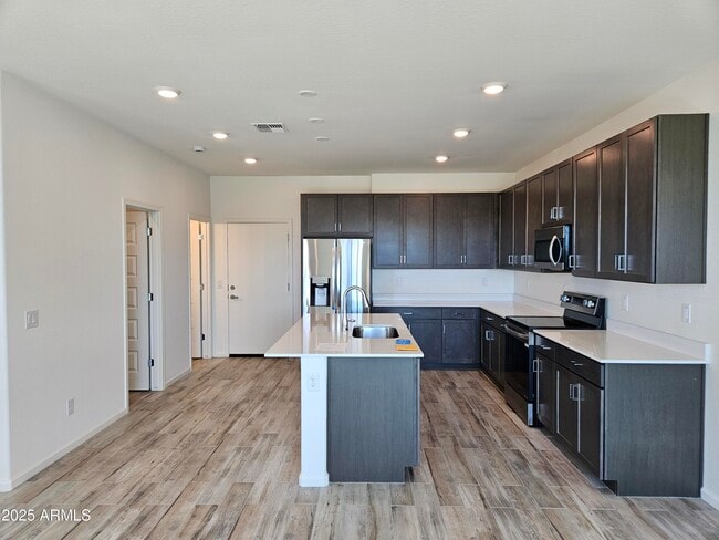 Building Photo - 651 N Ironwood Dr