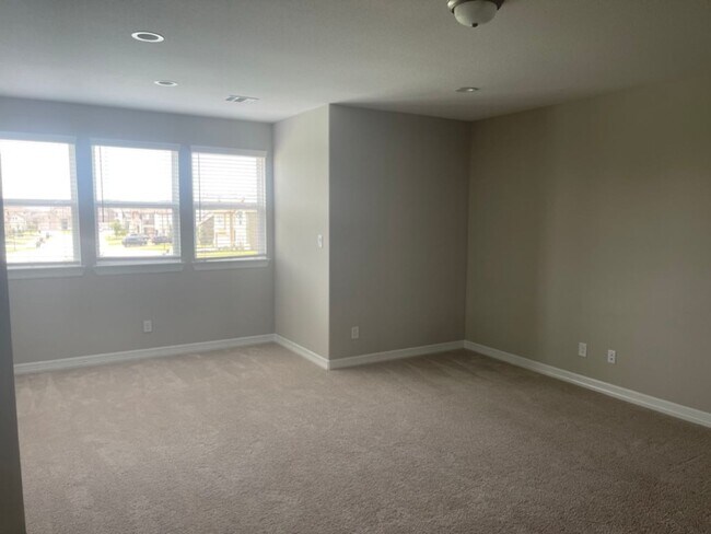 Building Photo - Gorgeous 4-bedroom home!