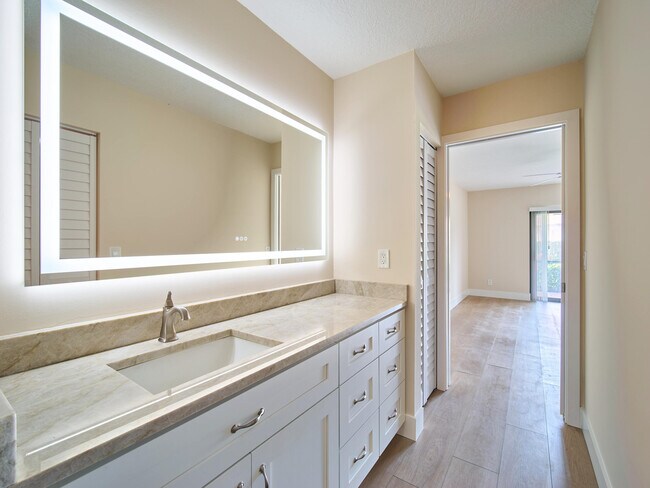 Building Photo - 1101 Pinecrest Cir