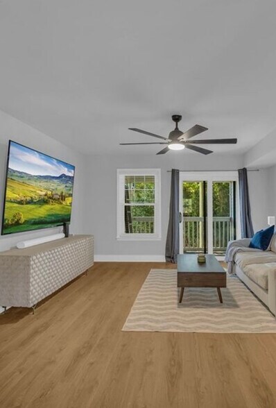 Building Photo - 210 Appleby Dr