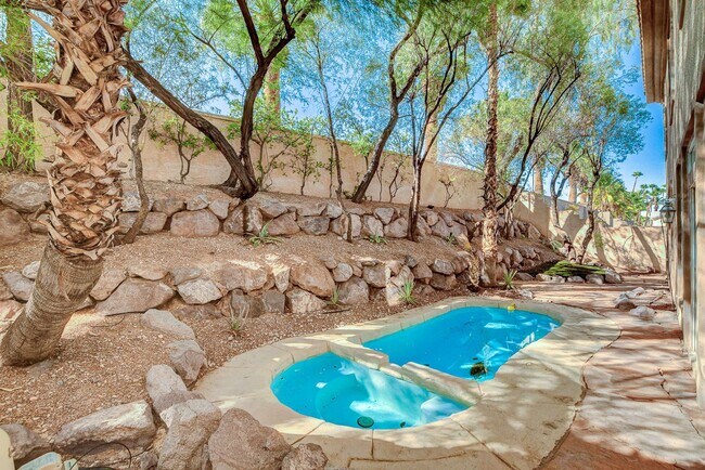 Building Photo - 5 BDR/ 4.5 BTH, Triple Master Home including pool & spa!