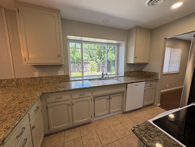 Building Photo - 4825 Rockland Way