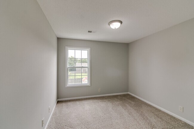 Building Photo - 4 Bedroom Pet Friendly Home For Rent!