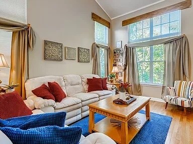 Building Photo - 8 Grandview Ct