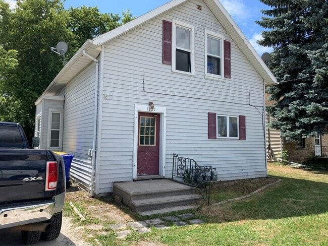 Building Photo - 1821 Shawano Ave