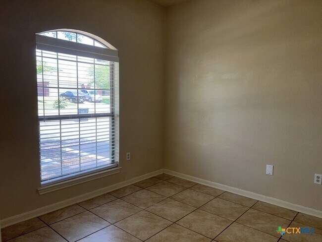 Building Photo - 3906 Lone Oak Dr