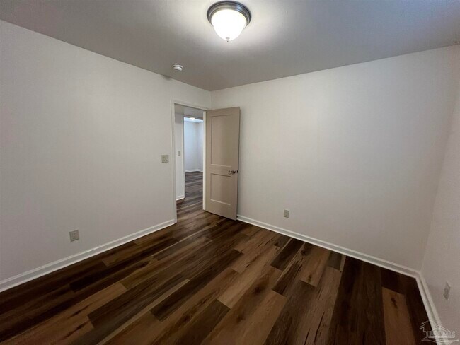 Building Photo - 6791 Vivian Dr