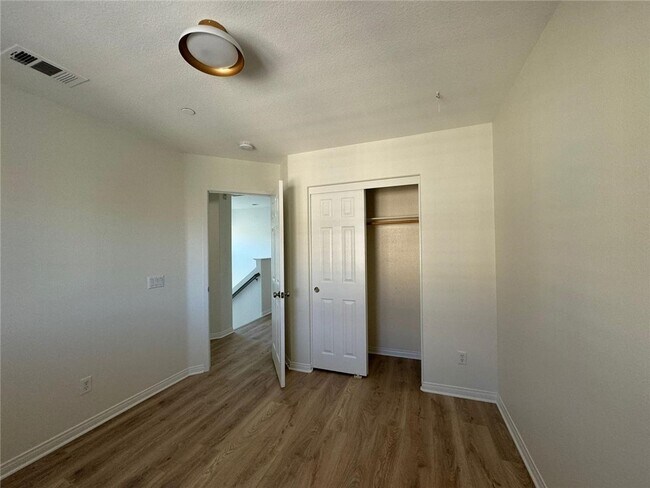 Building Photo - 336 W Cork Tree Dr