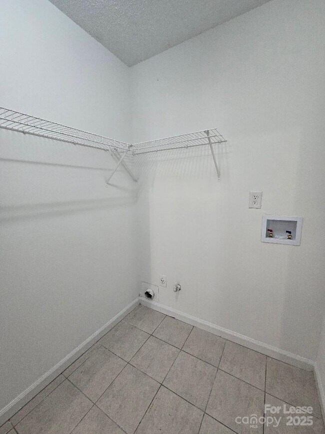 Building Photo - 3738 Sweetgrass Ln