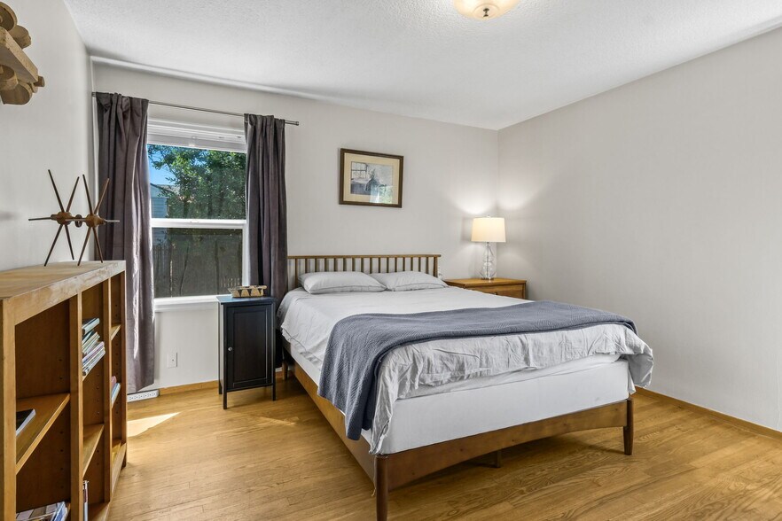 Building Photo - 4416 NE Prescott St