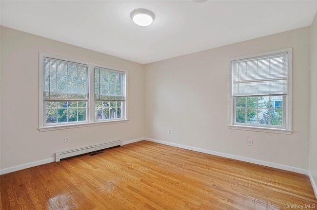 Building Photo - 215 Ashford Ave