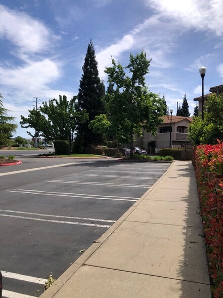 One parking spot outside included - 10001 Woodcreek Oaks Blvd