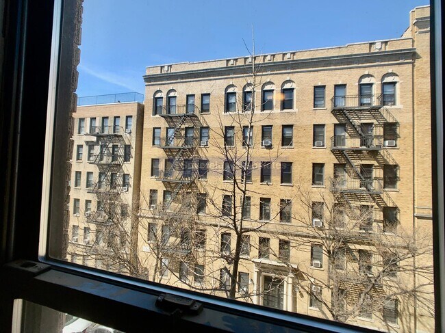 Building Photo - 20 Magaw Pl