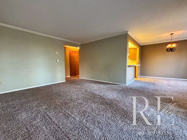 Building Photo - Charming 2-Bedroom, 1-Bath Apartment with ...