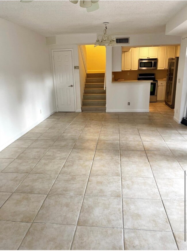 Building Photo - 8219 Thames Blvd